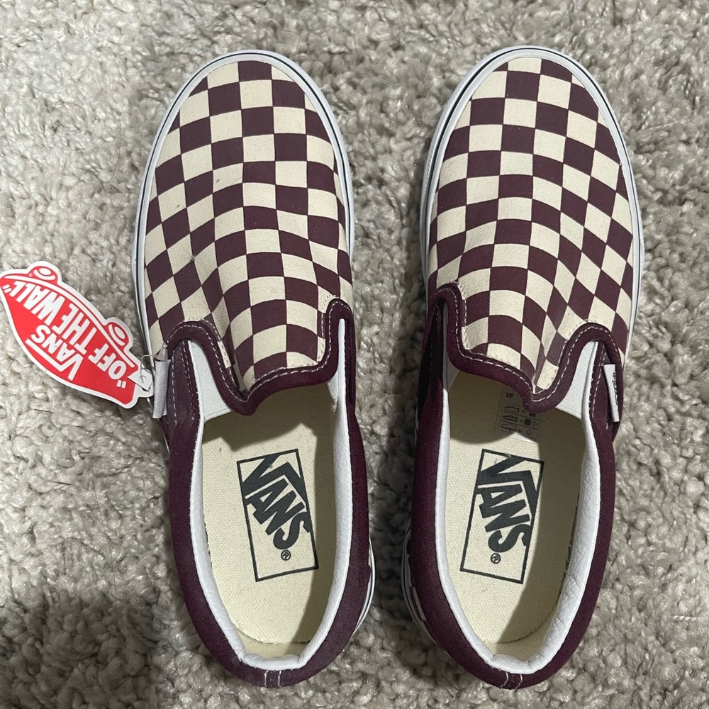WOMENS SIZE 6 - maroon checkered vans, new with tags